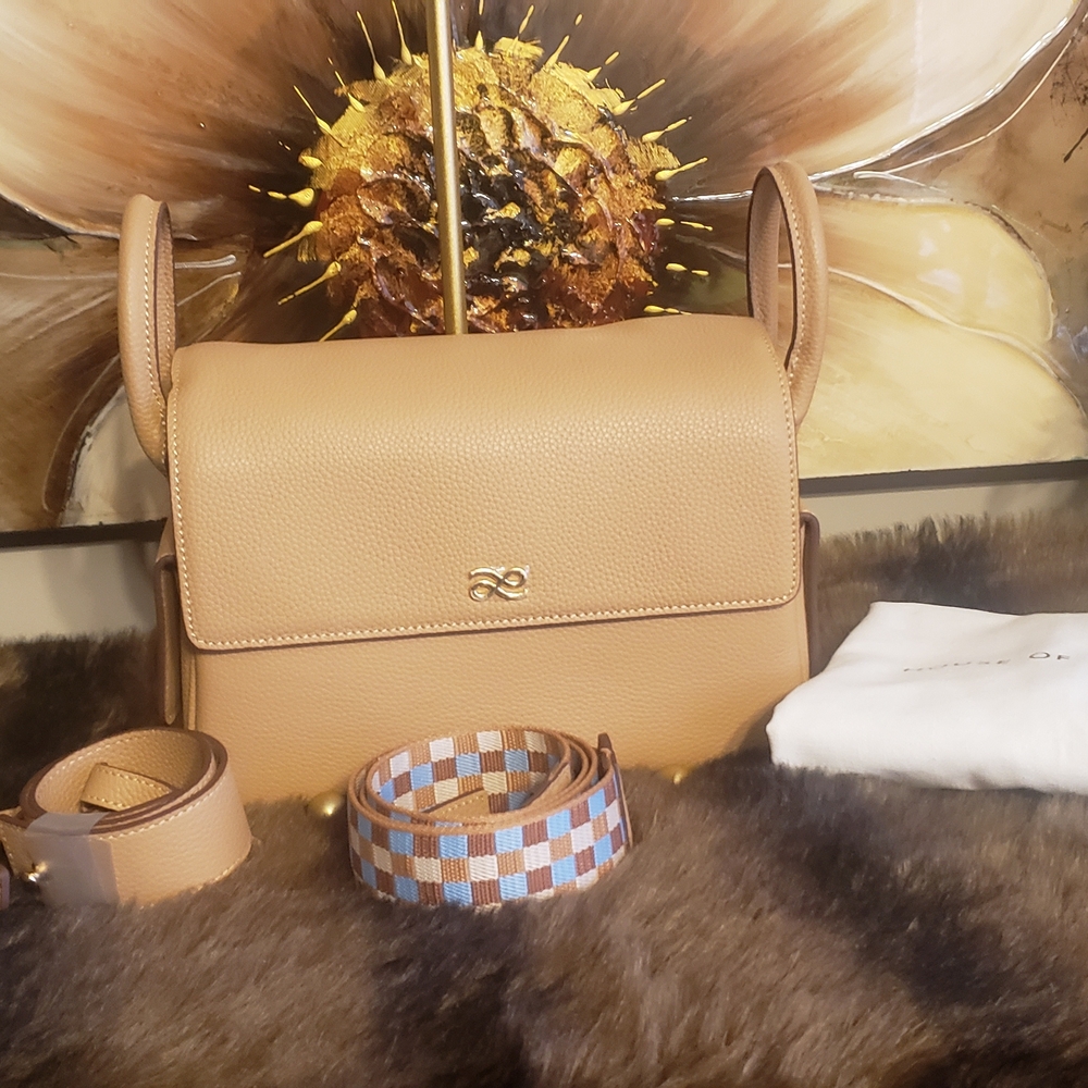 TREASURE 24CM CARAMEL GENUINE LEATHER Shoulder Bag. HOBLast price before closing
